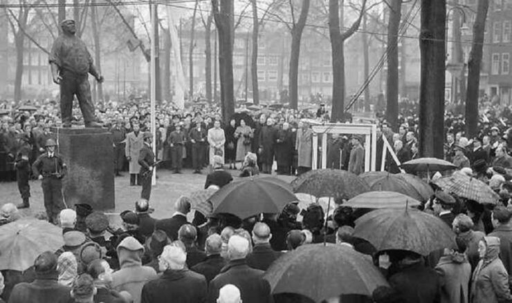 School Groups in Amsterdam: Anne Frank and WWII Walking Tour - Experience Highlights