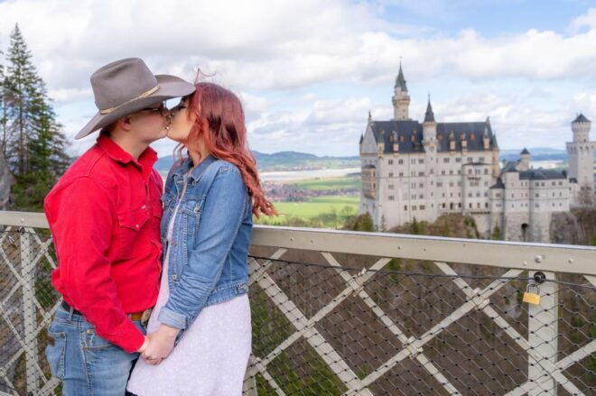 Schwangau: Private Photoshoot at Neuschwanstein Castle - Experience Duration and Guide
