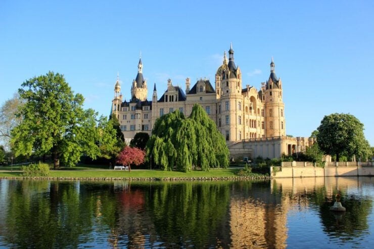 Schwerin: City Highlights Guided Tour - Tour Highlights: Historic Landmarks & Narrow Alleys