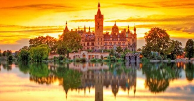 Schwerin: City Highlights Guided Tour - Meeting Point: Tourist Information
