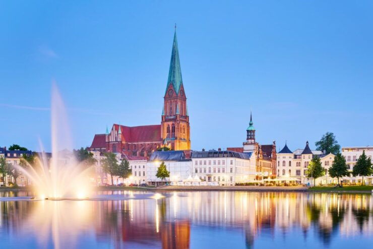 Schwerin: Private City Highlights Walking Tour - Schwerin Castle and Love Island