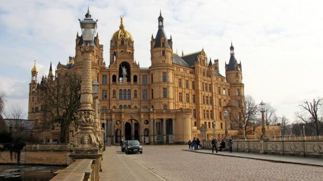 Schwerin Private Guided City Tour - Schwerin Palace Details