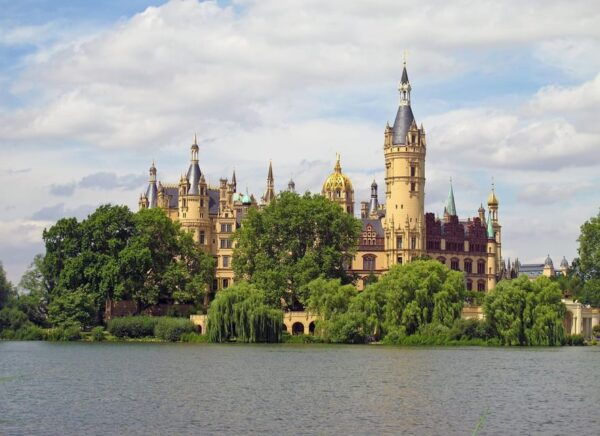 Schwerin Private Guided City Tour - Castle Gardens and Park