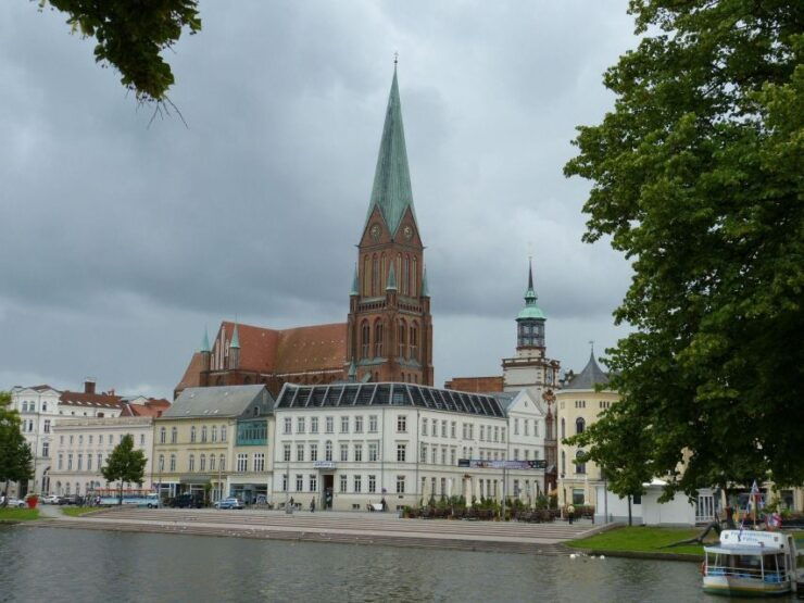 Schwerin: Private Guided Walking Tour - Experience