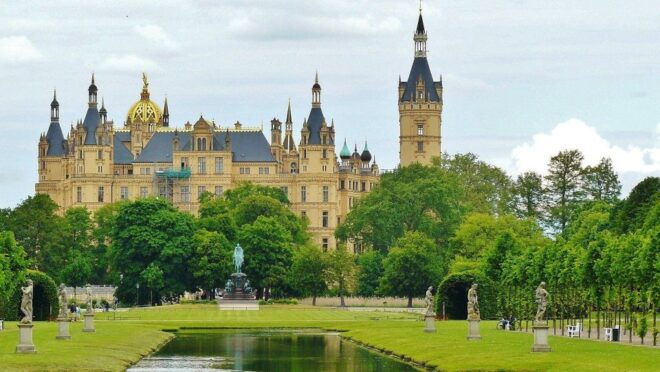Schwerin: Private Guided Walking Tour - Other Tour Options