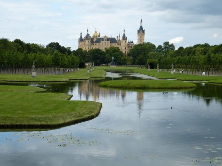 Schwerin - Private Tour of the Castle & Cathedral - Visit the Magnificent Schwerin Castle