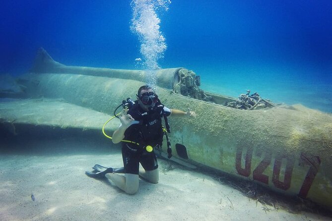 Scuba Diving in MIG-21 Wreck - Dive Experience: MIG-21 Wreck Exploration