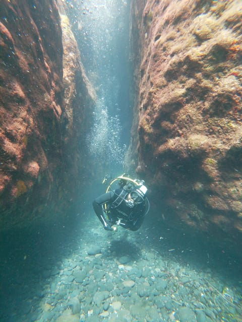 Scuba Diving in the Volcanic Caldera/shorelines of Santorini - Diving Experience Details