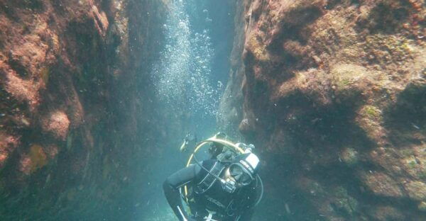 Scuba Diving in the Volcanic Caldera/shorelines of Santorini - Essential Tips for Divers