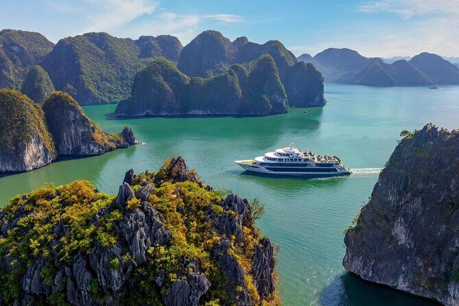 Sea Octopus Day Cruise and Ha Long Bay with Ti Top and Sung Sot - Exploring Ha Long Bay on the Sea Octopus Day Cruise