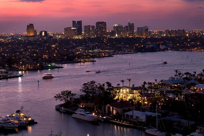 Sea Rocket Intracoastal Holiday Lights Cruise in Fort Lauderdale - Who Should Consider This Tour?
