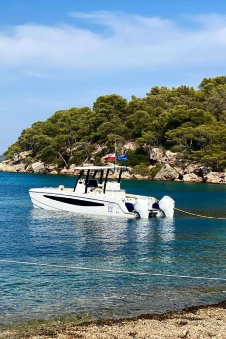 Sea Runner - Explore The Blue For A Day (Private) - Professional English-speaking Skipper