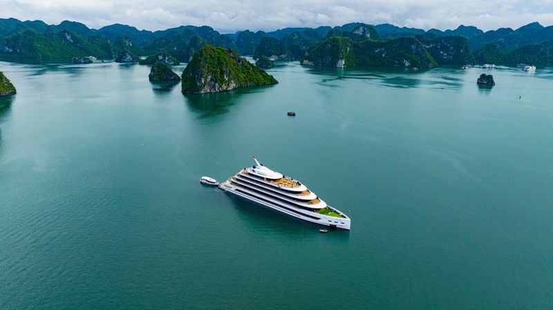 Sea Stars 2D1N Cruise: Ha Long Bay, Sung Sot, Ti Top - Who will get the most from Sea Stars?