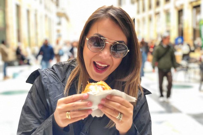 Seaside Naples Food Tour With Marina Promenade & Visit of Castel Dellovo - Tour Highlights