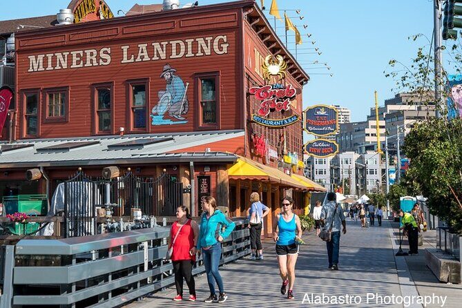 Seattle Sightseeing Scenic Guided Tour and Hop On Hop Off Pass - Transportation and Comfort