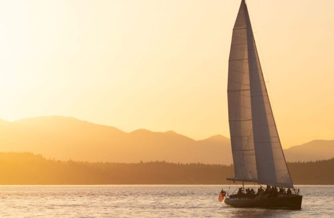 Seattle: Sunset Sailing Cruise - Onboard Amenities