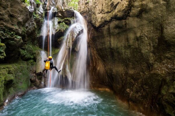 Seattle: Waterfall Canyoneering Adventure - Unique Canyoneering Experience in the Pacific Northwest