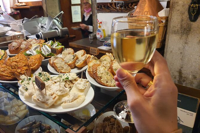 Secret Gardens of Venice in the Dorsoduro District With Cichetti Tasting - Palace Exploration