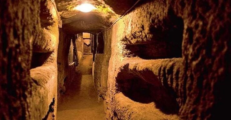 Secrets Below Rome: Tour Catacombs and Ancient Appian Way - Catacombs of San Callisto Exploration