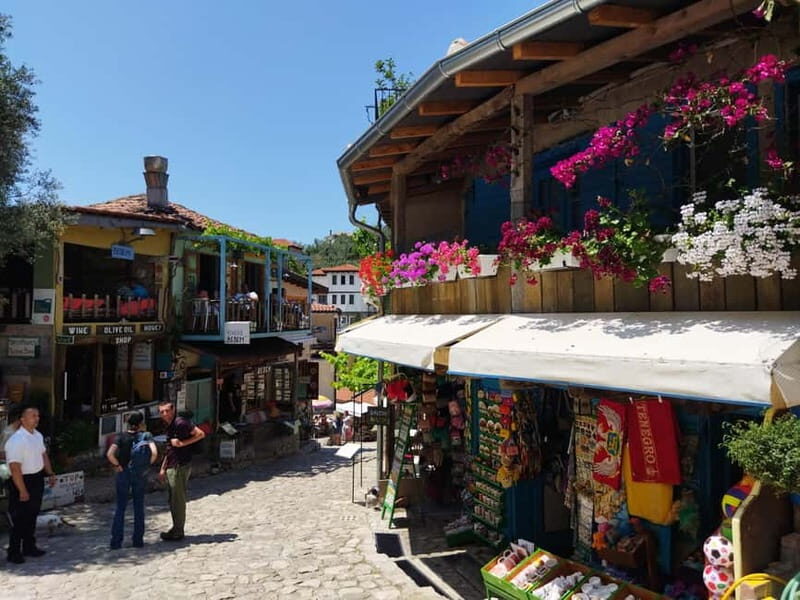 Secrets of the Old Town Bar - A Journey through Millennia - Who Would Enjoy This Tour Most?