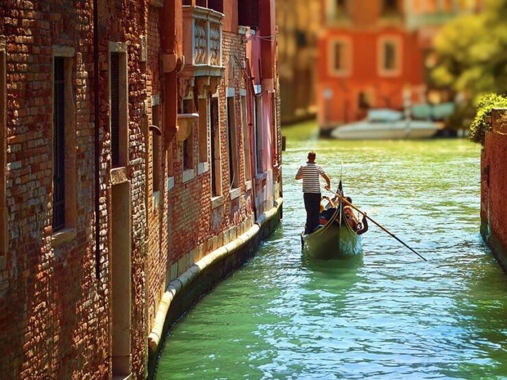 Secrets of Venice: Exclusive Gondola Discovery - Pricing and Booking Details