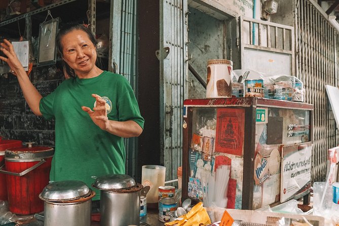 See 15 Bangkok Sights With Fun Local Guide! - Wat Traimit (Temple of the Golden Buddha)