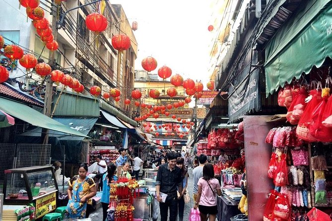 See 15 Bangkok Sights With Private Guide! - Wat Traimit