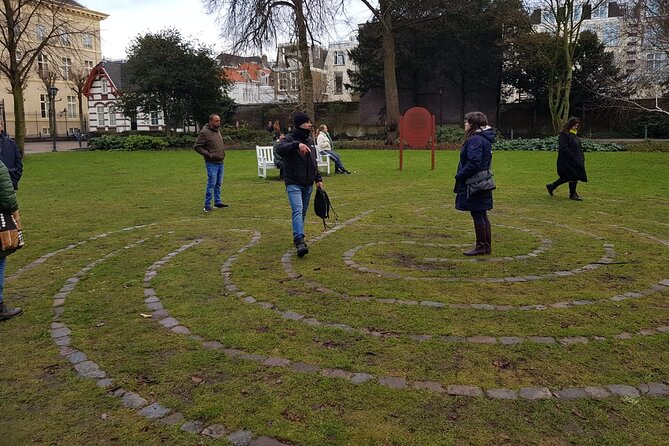 See Love Signs: an Inspiring Private Walking Tour in the Hagues Royal Quarter - Discovering Love in Noordeinde