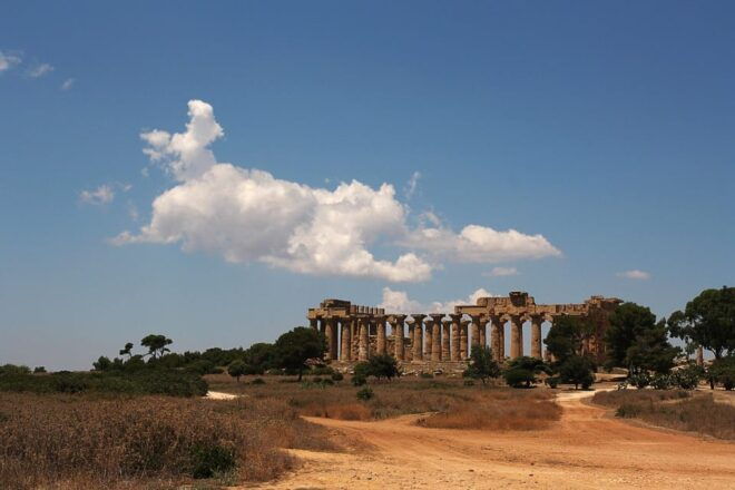 Segesta: Skip-The-Line Entry Ticket With Shuttle Service - Guided Tours and Features