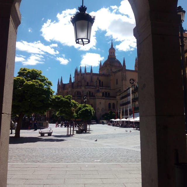 Segovia: Aqueduct, Cathedral, & Alcazar Guided Walking Tour - Inclusions