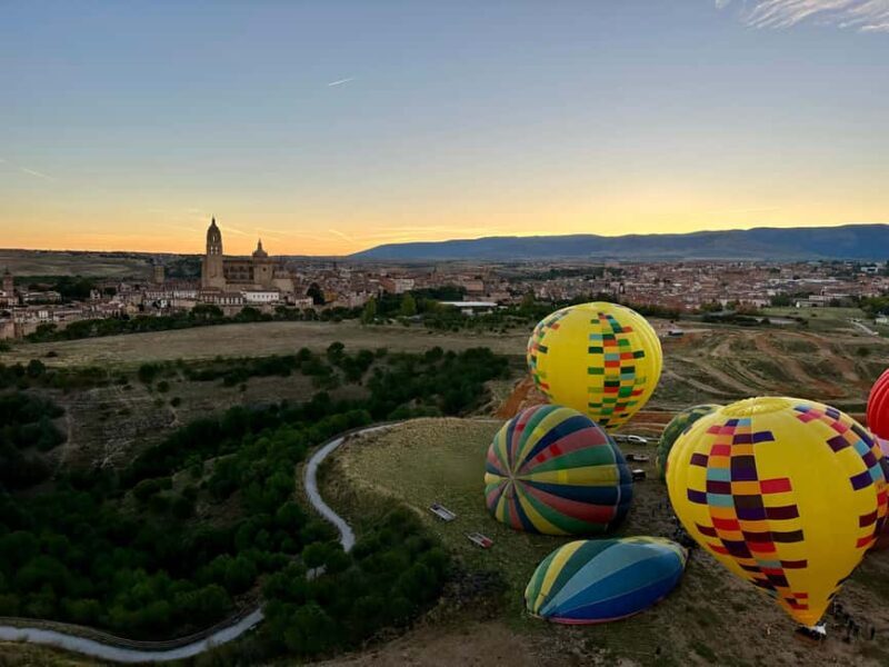Segovia: Hot-air balloon ride with cava toast - FAQs