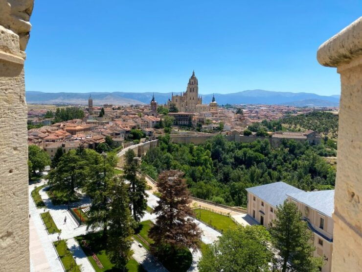 Segovia: Private City Walking Tour With Alcázar of Segovia - Tour Duration and Flexibility