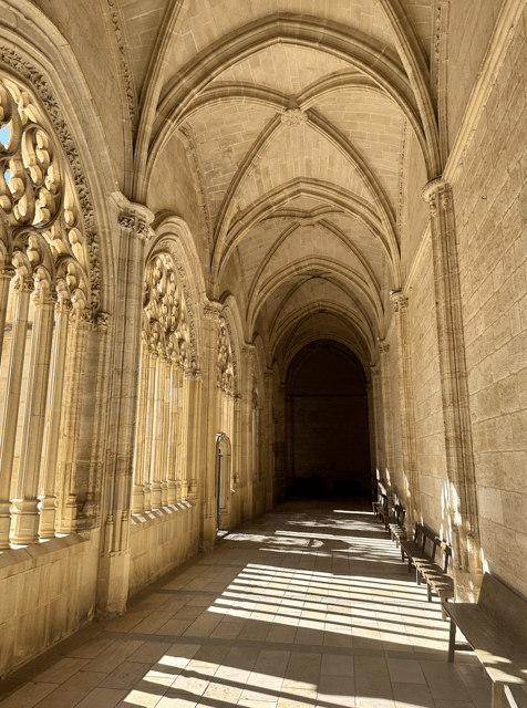 Segovia: Private Tour With Alcazar, Cathedral and Wine Tasting - Discovering the Alcázar of Segovia