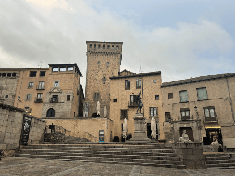 Segovia: Private Tour With Alcazar, Cathedral and Wine Tasting - Visiting the Cathedral of Segovia and Church of San Miguel