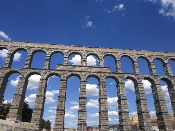 Segovia: Recorrido a Pie Guiado Con Entrada a La Catedral Y Al Alcázar. - The Sum Up
