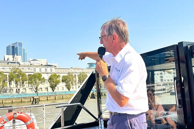 Seine River 1-Hour Sightseeing Cruise from the Eiffel Tower - The Experience: Pros and Cons