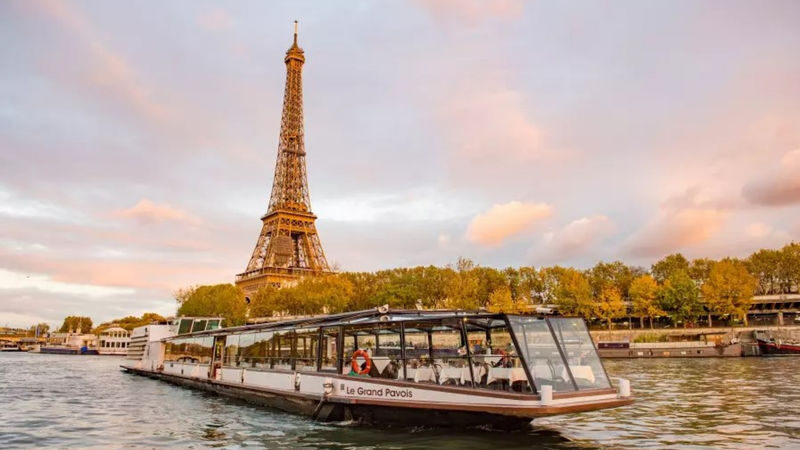 Seine River Cruise with Parisian Lunch or Dinner - The quick take