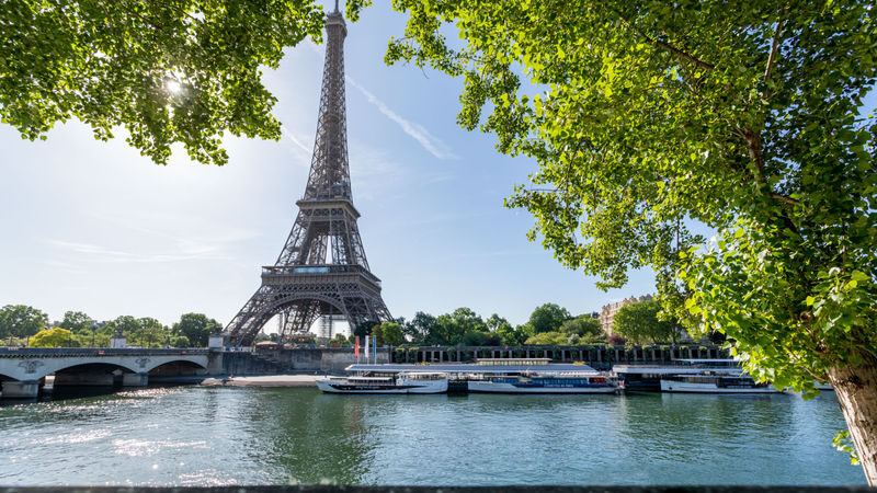 Seine River Guided Cruise Tour - A live guide makes the buildings easier to read