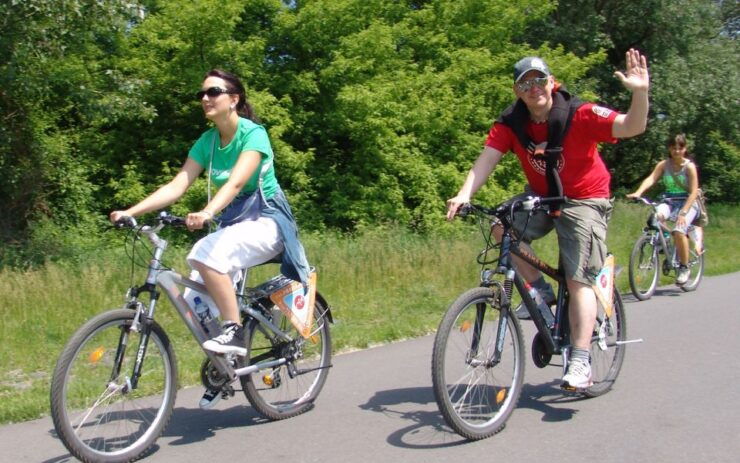 Self-Guided Prague Bike Tour Along Vltava River & Parks - Activity Highlights