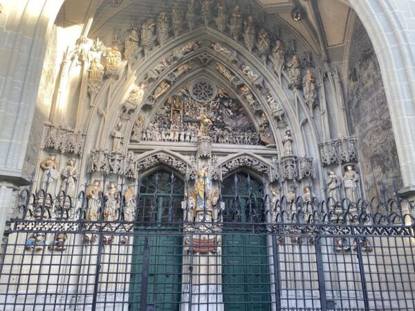 Self-Guided Reading City Tour in Bern - Discovering Unique Fountains and Decorations