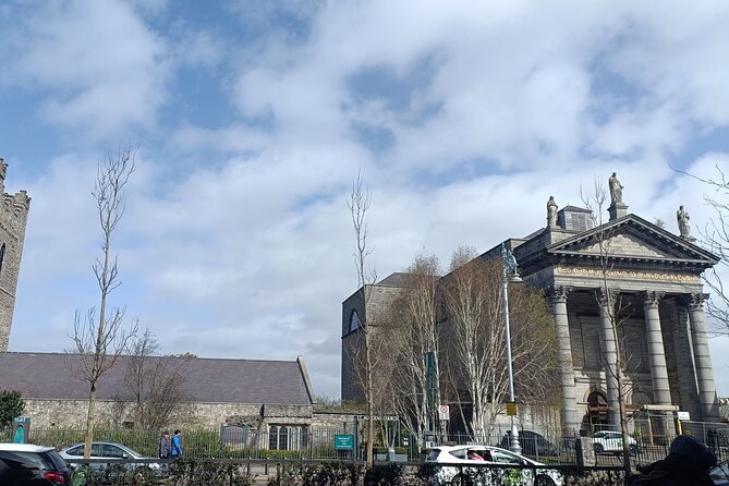 Self Guided Tour of Dublin's Breweries and Back Alleys - Operating Hours