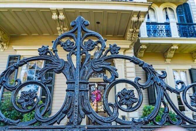 Self Guided Walking Tour of New Orleans' Historic Garden District - A Detailed Look at the Self-Guided Garden District Experience