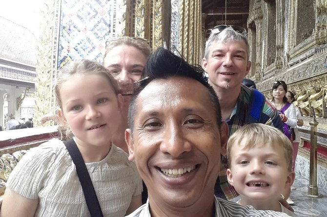 Selfie City Hunt : Self Discovery of Amazing Bangkok - Taking in the Local Culture and Tradition