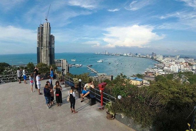 Selfie City & Temple Tours of Pattaya by Songthaew (Local Taxi of Pattaya) - Must-Visit Temples