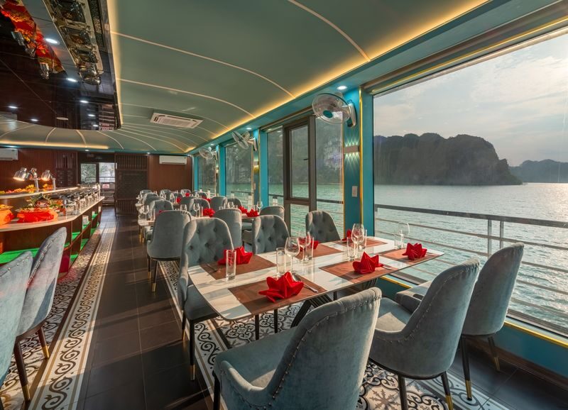Selina Day Cruise: Ha Long Bay with Sung Sot & Ti Top - A Vietnamese buffet while the bay rolls by