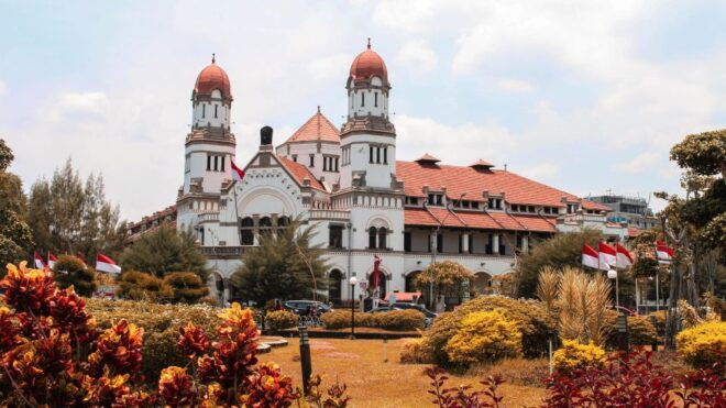 Semarang: Personalized Exploration of City's Jewels - Serenity at the Grand Mosque