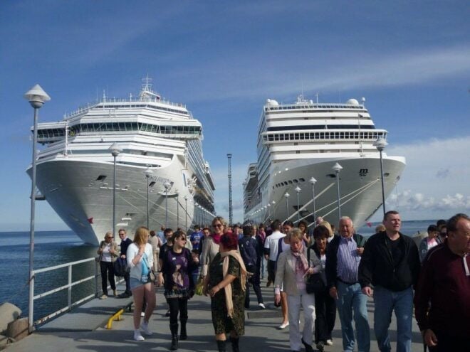 Semarang Port :Exploration Borobudur With Expert Local Guide - Full Description