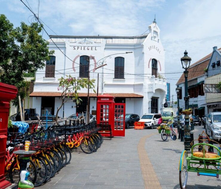 Semarang : Private Car Charter With Driver in Group by Van - Experience and Customization