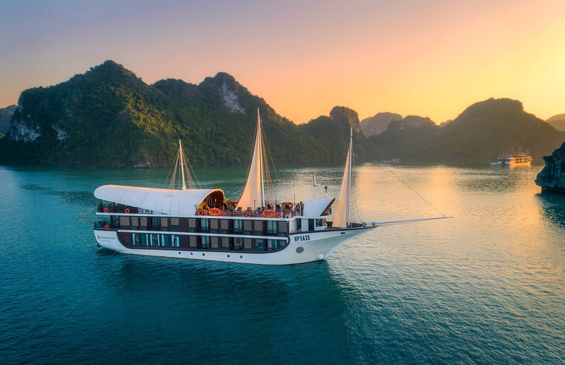 Sena 2D1N Cruise: Ha Long Bay & Lan Ha Bay - Why spend a night between Ha Long and Lan Ha bays