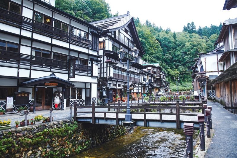 Sendai Naruko Gorge & Ginzan Onsen Autumn Leaves Tour - Naruko Gorge: autumn color and water